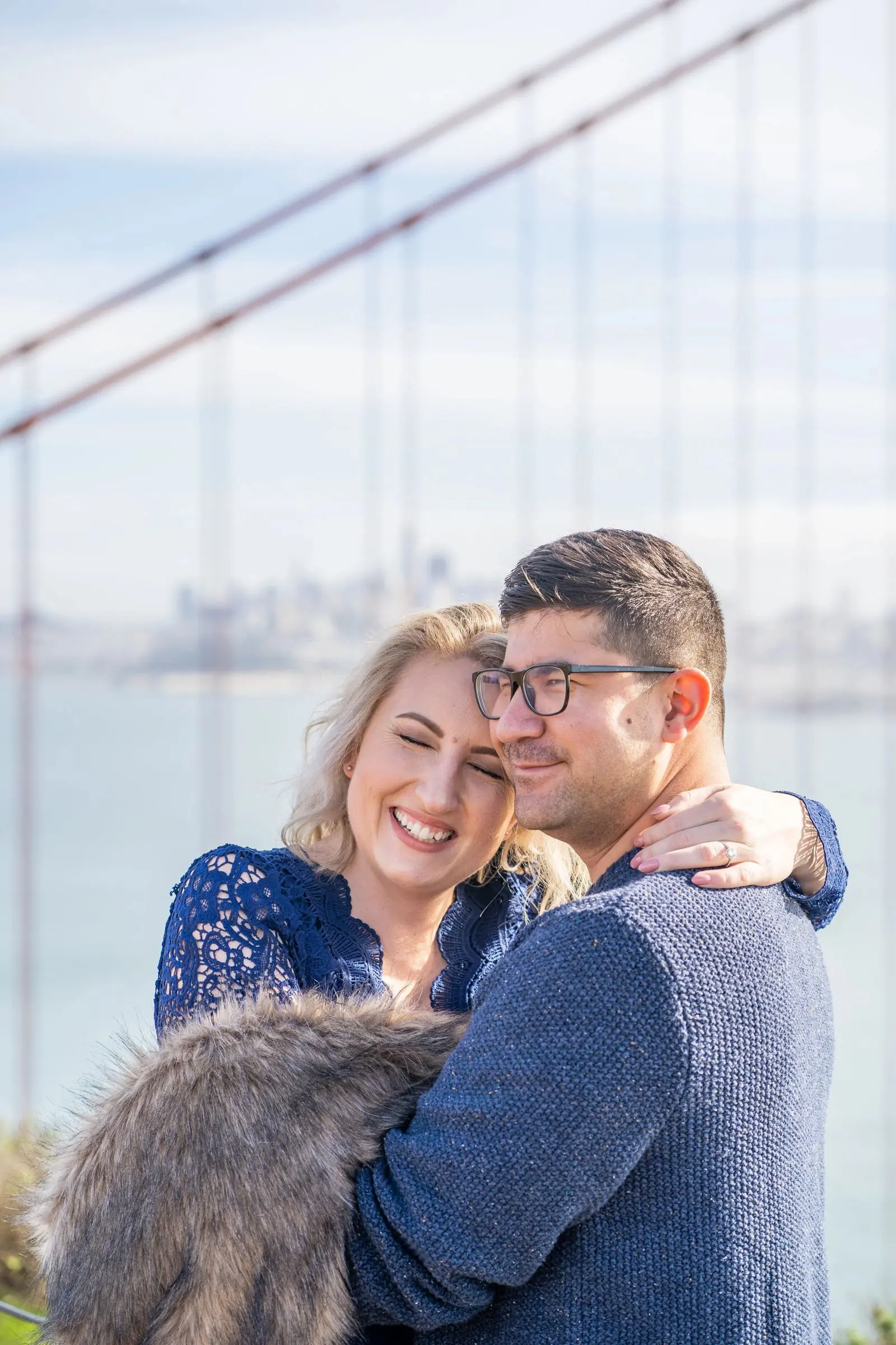 A couple embracing with the Golden Gate Bridge behind them